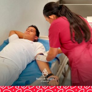 Evento de donación de sangre en el Centro Universitario de la Costa (2)